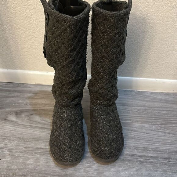 UGG BOOTS SIZE 7 - Picture 4 of 8